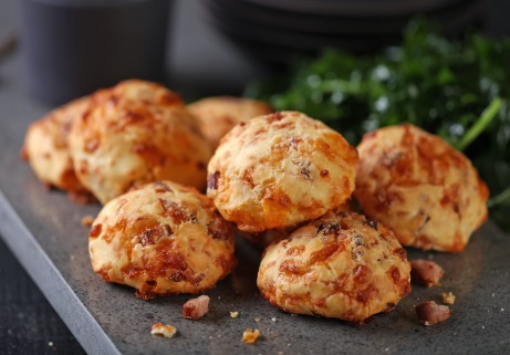 Smoked Sausage Cheese Bread  with Spicy Herb Dip